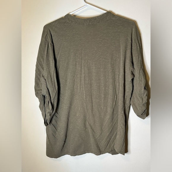 Olive green top size 2X - Picture 2 of 3